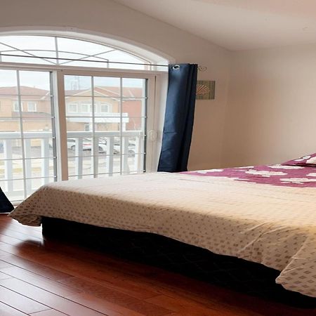 ברמפטון Bright Queen Room Close To Sheridan College And Airport מראה חיצוני תמונה