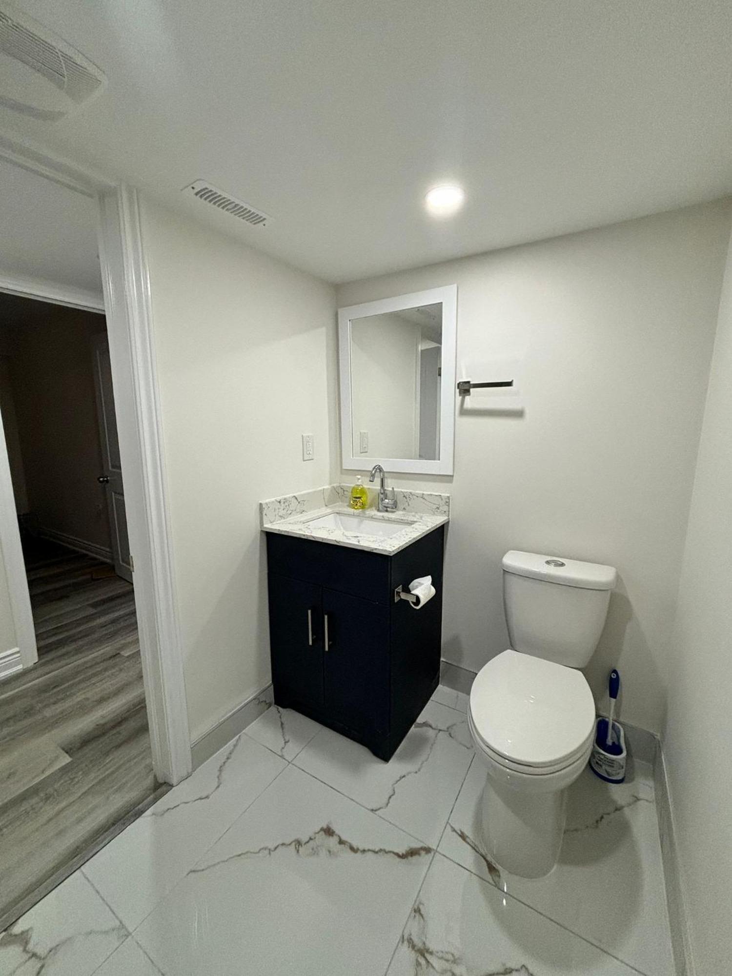 ברמפטון Bright Queen Room Close To Sheridan College And Airport מראה חיצוני תמונה